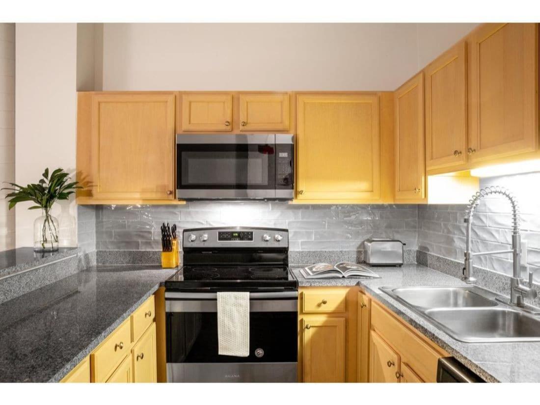 Beautiful 2Br 2Ba In The Block By Cozysuites إنديانابوليس المظهر الخارجي الصورة